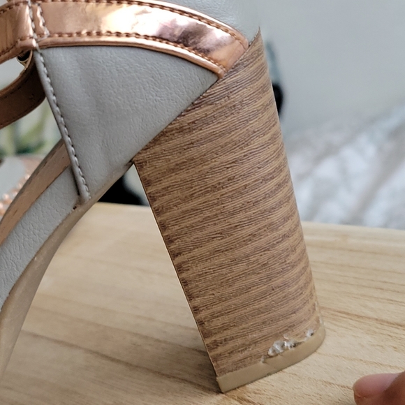 Report Open-Toed T-Strap Sandals - Picture 5 of 7